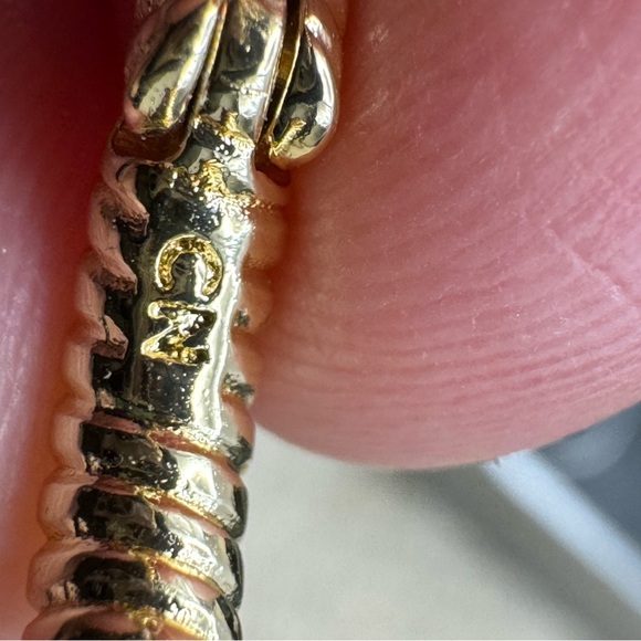 New High Quality Hoop Huggies Lussoro 18k Gold Plated Everyday Wear Earrings - Picture 7 of 10